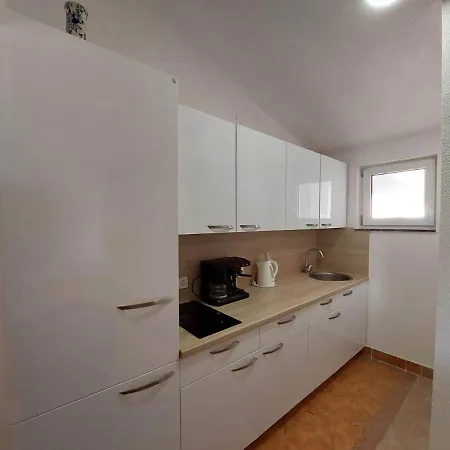 Jasmin Apartment Vir
